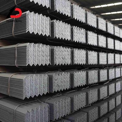 Warmgewalste A36 Q235 SS400 St37 Q235 SS400 A36 ASTM JIS Mild Structural Equal Angle Steel Bar
