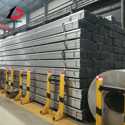 Hoogwaardige Ss330 Ss400 S235jr Q195 Q235 Q345 Dikte 0,6-25mm Op maat gemaakte grootte en oppervlak Vierkant/ rechthoekig gegalvaniseerd stalen buis met fabrikantenprijs