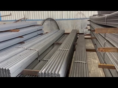 Warmgewalste A36 Q235 SS400 St37 Q235 SS400 A36 ASTM JIS Mild Structural Equal Angle Steel Bar